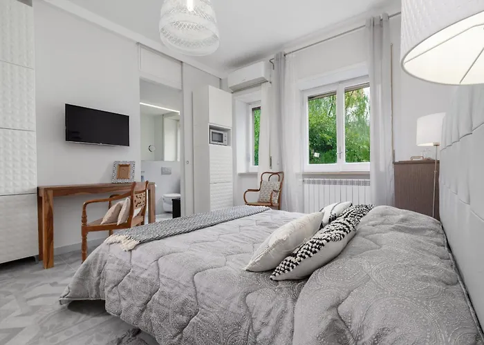 - Charme Apartment *